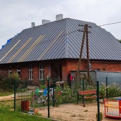 Budynek Świetlicy Wiejskiej w Silnie w trakcie remontu