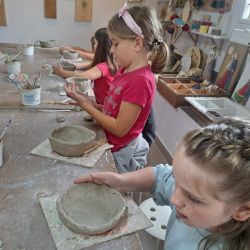 Warsztatach ceramicznych w pracowni Melerart w Wąpielsku