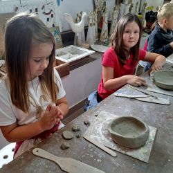 Warsztatach ceramicznych w pracowni Melerart w Wąpielsku