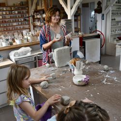 Warsztatach ceramicznych w pracowni Melerart w Wąpielsku