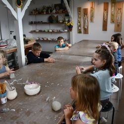 Warsztatach ceramicznych w pracowni Melerart w Wąpielsku