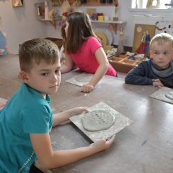Warsztatach ceramicznych w pracowni Melerart w Wąpielsku