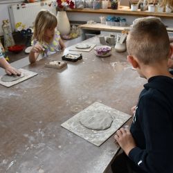 Warsztatach ceramicznych w pracowni Melerart w Wąpielsku