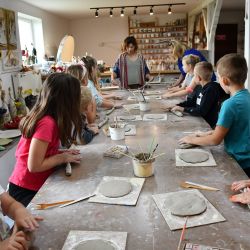 Warsztatach ceramicznych w pracowni Melerart w Wąpielsku
