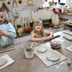 Warsztatach ceramicznych w pracowni Melerart w Wąpielsku