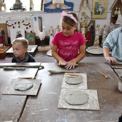 Warsztatach ceramicznych w pracowni Melerart w Wąpielsku