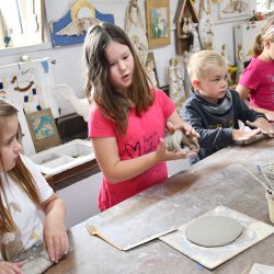 Warsztatach ceramicznych w pracowni Melerart w Wąpielsku