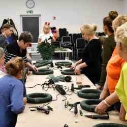 Warsztaty tworzenia świątecznych wianków