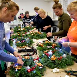 Warsztaty tworzenia świątecznych wianków