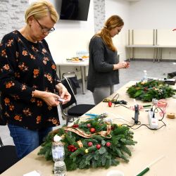 Warsztaty tworzenia świątecznych wianków