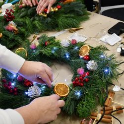 Warsztaty tworzenia świątecznych wianków