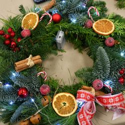 Warsztaty tworzenia świątecznych wianków