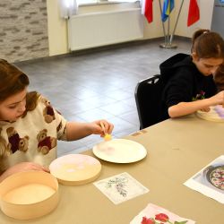 Poniedziałkowe zajęcia z dekoracji metodą decoupage