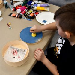 Poniedziałkowe zajęcia z dekoracji metodą decoupage