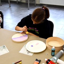 Poniedziałkowe zajęcia z dekoracji metodą decoupage