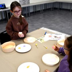 Poniedziałkowe zajęcia z dekoracji metodą decoupage