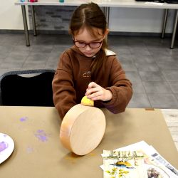 Poniedziałkowe zajęcia z dekoracji metodą decoupage