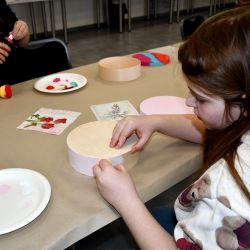 Poniedziałkowe zajęcia z dekoracji metodą decoupage