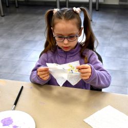 Poniedziałkowe zajęcia z dekoracji metodą decoupage