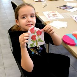 Poniedziałkowe zajęcia z dekoracji metodą decoupage