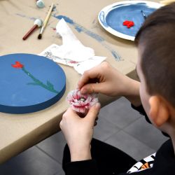 Poniedziałkowe zajęcia z dekoracji metodą decoupage