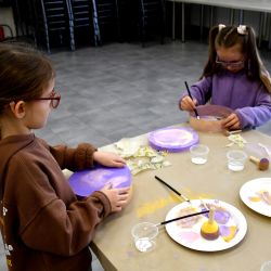 Poniedziałkowe zajęcia z dekoracji metodą decoupage