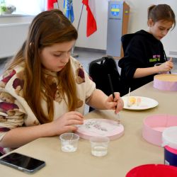 Poniedziałkowe zajęcia z dekoracji metodą decoupage