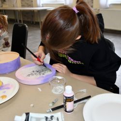 Poniedziałkowe zajęcia z dekoracji metodą decoupage