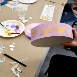 Poniedziałkowe zajęcia z dekoracji metodą decoupage