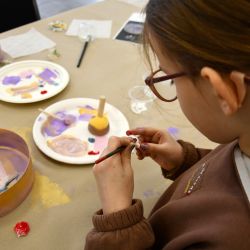 Poniedziałkowe zajęcia z dekoracji metodą decoupage