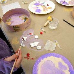 Poniedziałkowe zajęcia z dekoracji metodą decoupage