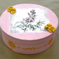 Poniedziałkowe zajęcia z dekoracji metodą decoupage