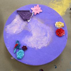 Poniedziałkowe zajęcia z dekoracji metodą decoupage