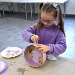 Poniedziałkowe zajęcia z dekoracji metodą decoupage