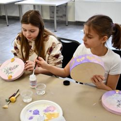 Poniedziałkowe zajęcia z dekoracji metodą decoupage