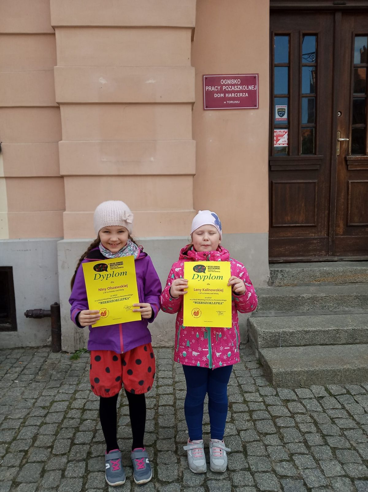 Lena i Nina - reprezentantki gminy na "Wierszoklepce"