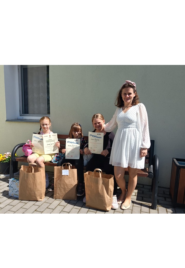 Cztery nagrody dla młodych recytatorek